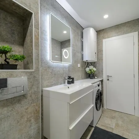 Elegance Deluxe Studio Apartment