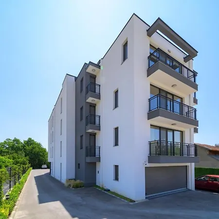 Elegance Deluxe Studio Varna