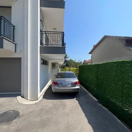 Elegance Deluxe Studio Apartment *